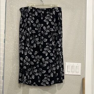Worthington Black and White Floral Pencil Skirt
